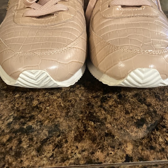 Women's shoes. - Picture 4 of 12